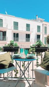 a patio with a table and chairs and a building at BORGANTHIA in Alberobello