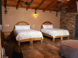 a bedroom with two beds in a room at Hotel Casa Patrón Parras in Parras de la Fuente +115 photos