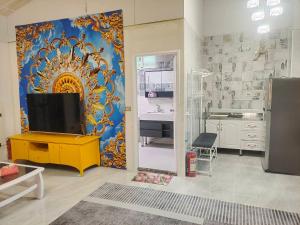 a living room with a tv and a kitchen at 湖山沐旅 Hu Shan Mulu in Douliu