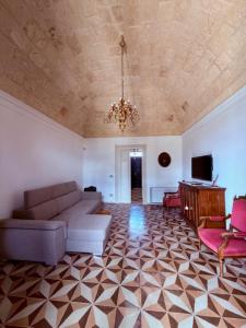 a living room with a couch and a chandelier at VIlla Monte D'Alba in Trani