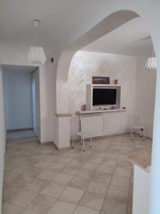 a living room with a tv and a table and chairs at Casa Mare Relax e Cortesia in Ardea