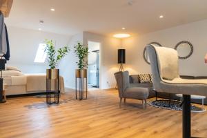 a living room with two chairs and a couch at Boutique Apartment 74 in Krefeld
