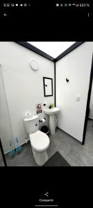 a bathroom with a toilet and a sink at Glamping La Maestranza con desayuno incluido in Villamaría