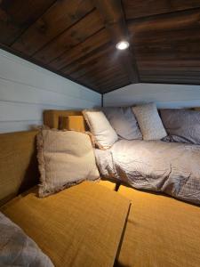 a couch sitting in the middle of a room at La Perle des Sentiers in Rhisnes