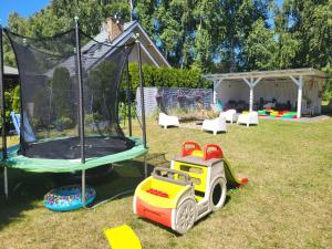 a play area with a toy truck and a hoop at Apartamenty Łuska Rowy in Rowy