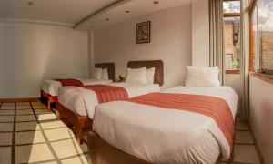a room with two beds in a room at Seven Machupicchu in Machu Picchu +14 photos