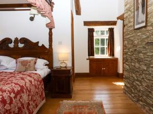 a bedroom with a bed and a window at Oak Tree in Halwell +31 photos