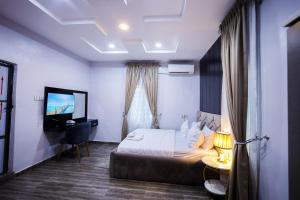 Llit o llits en una habitació de Mapleleaf Suites 24 fotos més