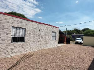 a brick building with a car parked next to it at Toscana Apartamentos in Progreso