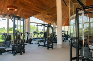 a gym with lots of treadmills and ellipticals at Recanto Cataratas - Thermas, Resort e Convention in Foz do Iguaçu