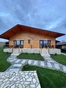 a building with a stone pathway in front of it at Casa Sima 2 in Curtea de Argeş