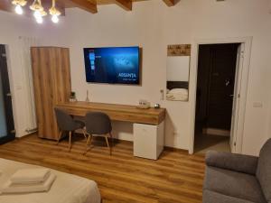 a room with a desk with a television on the wall at Casa Sima 2 in Curtea de Argeş +8 photos