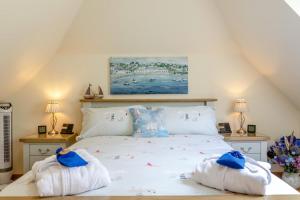 a bedroom with a white bed with blue pillows at 1 Bed in Piltdown oc-t36330 in Fletching