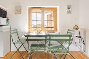 a kitchen with a table and chairs and a window at Duplex 2chambres avec Terrasse Centre Historique in Fréjus