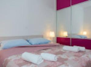 a bedroom with two white towels on a bed at Apartment Didi in Trogir