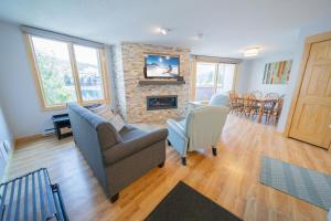 a living room with a couch and a fireplace at Argentine 1504 by SummitCove Lodging in Colorado in Keystone