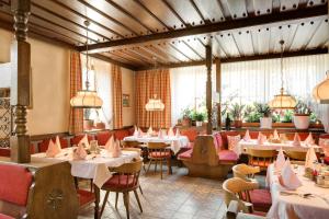 Reštaurácia alebo iné gastronomické zariadenie v ubytovaní Gasthof Murtalerhof