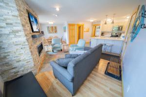 a living room with a couch and a kitchen at Argentine 1504 by SummitCove Lodging in Colorado in Keystone