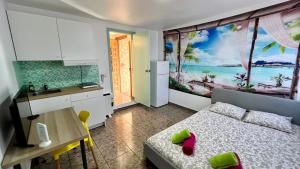 a small room with a bed and a kitchen at Villa Lloret De Mar in Lloret de Mar