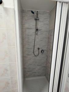 a shower with a shower head in a bathroom at Il Rovo Casa vacanze in Cava deʼ Tirreni