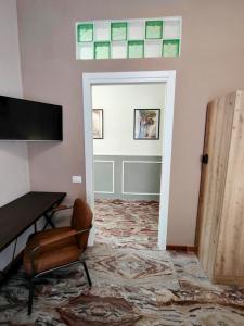 a room with a table and a chair and a window at Il Rovo Casa vacanze in Cava deʼ Tirreni