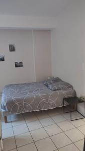 a bed in a white room with a bed sidx sidx sidx at Studio cosy coeur centre ville in Aubusson