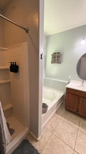a bathroom with a tub and a sink at 4bed 2bath Retreat - 120inch Theater in Corona de Tucson +18 photos