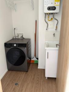 a washing machine in a room with a refrigerator at Modern Apartment With Espectacular Panoramic Views in Pereira
