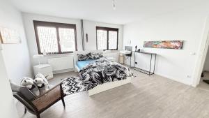 a bedroom with a bed and a desk in it at Gästezimmer Kirrlach in Waghäusel