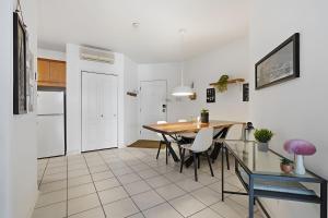 a kitchen and dining room with a table and chairs at Condo St-Roch in Quebec City