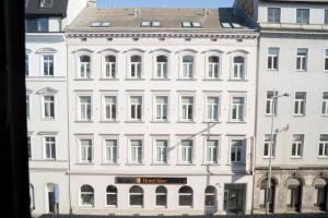 a large white building with a lot of windows at Hotel Alser in Vienna