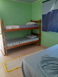 a bedroom with two bunk beds in a room at Pousada Elis Regina in Guaraqueçaba