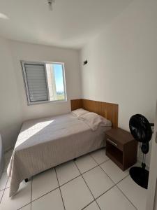 a bedroom with a bed and a window and a desk at Apartamento com vista imperdível in Laguna +38 photos