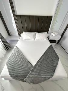 a bedroom with a large bed in a room at Villa Shafa Marwa in Bukittinggi