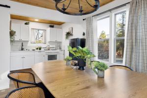 a large kitchen with a wooden table and chairs at Shiloh Woods Cabin Walk to Lake & Village Fireplace Cozy Retreat in Big Bear Lake
