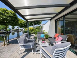 a patio with a bunch of chairs and tables at Aquaronde 125 in Lemmer