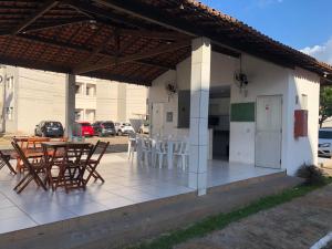 a patio with chairs and tables and a building at Ap Turquesa in Teresina