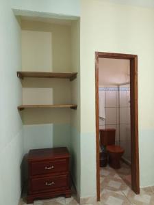 a room with a bathroom with a toilet and a shelf at Casa com Piscina Privativa e Churrasqueira in Araruama +36 photos