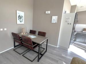 a room with a table and chairs and a refrigerator at Aquaronde 125 in Lemmer +13 photos