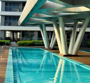 a swimming pool in front of a building at Casa MJ Suites at SMDC Fame Residences, Mandaluyong in Manila