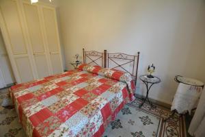 Łóżko lub łóżka w pokoju w obiekcie Colonna Terrace Apartment