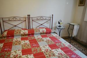 Łóżko lub łóżka w pokoju w obiekcie Colonna Terrace Apartment