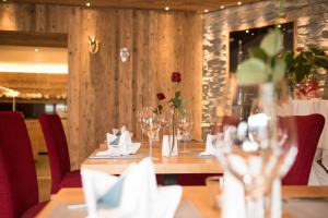Restauracja lub miejsce do jedzenia w obiekcie Der Reschenhof