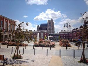 a city square with a fountain in the middle at Hotel Ibis Budget Abbeville in Abbeville