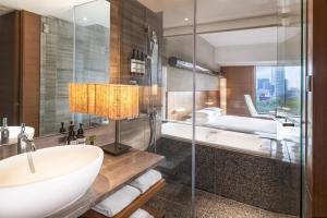 a bathroom with a sink and a shower and a tub at Hyatt Regency Tokyo in Tokyo +118 photos