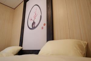 a room with two beds and a picture on the wall at 穂庵-Hoan- in Tanabe +32 photos