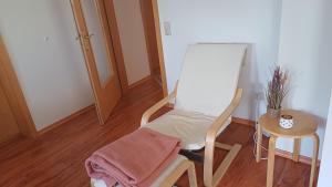 a chair and a table in a room at Ferienwohnung am Ulrichsgrünbach in Waldmünchen