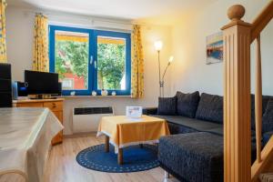a living room with a couch and a table at Reethaus im Ostseebad Trassenheide in Trassenheide