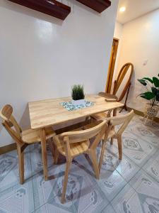 a wooden table and chairs in a room at BMF Tropical Homestay in Calampanan