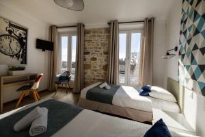 Postelja oz. postelje v sobi nastanitve Hotel Cote Basque